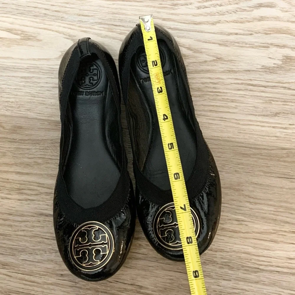 Tory Burch Caroline 5.5 Patent Black Ballet Flats Gold Logo Naplak Elastic